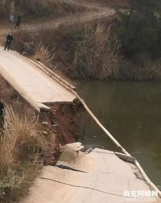 南充南部县一石拱桥垮塌 未造成人员伤亡-y2.jpg