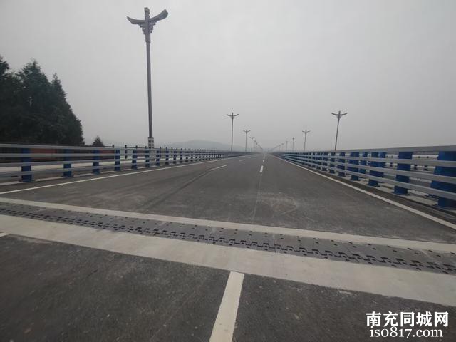 蓬安县嘉陵江三桥已达到通车条件，现场情景是这样的-2.jpg