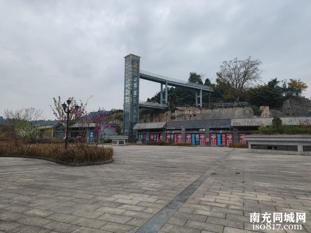 蓬安县的火锅公园曾经很热闹，可惜现在成了这副模样-7.jpg