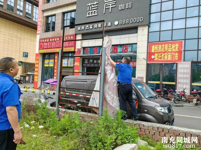 蓬安县城市综合执法大队开展“五·一”节后市容环境整治-6.jpg