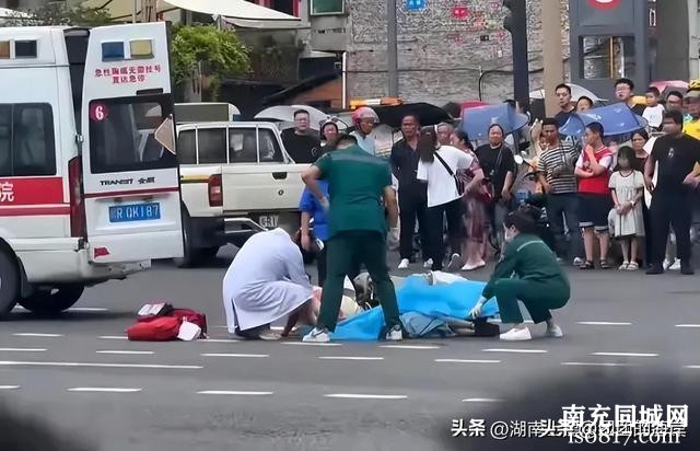 突发！南部县发生车祸 母女骑电瓶车摔倒 女儿遭大巴车碾压身亡！-3.jpg