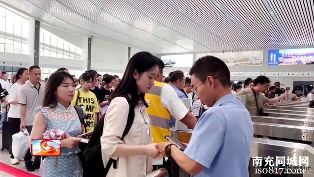 火热！中秋假期，仪陇站到发旅客达2.5万人次-4.jpg