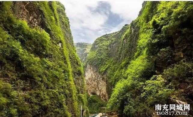 巫山当九路，连通巫山当阳大峡谷和湖北神农架，“最美”峡谷风景-y2.jpg