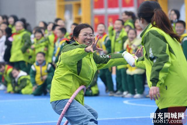 C视频丨四川蓬安：师生趣享冬运会 活力满校园-1.jpg