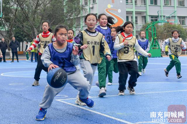 C视频丨四川蓬安：师生趣享冬运会 活力满校园-2.jpg