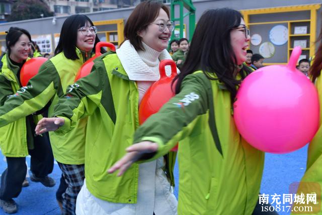 C视频丨四川蓬安：师生趣享冬运会 活力满校园-6.jpg