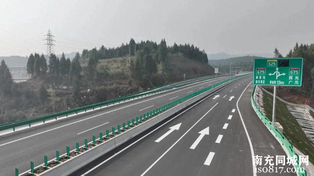 本月底通车！南充过境高速公路主线交安工程完工-1.jpg