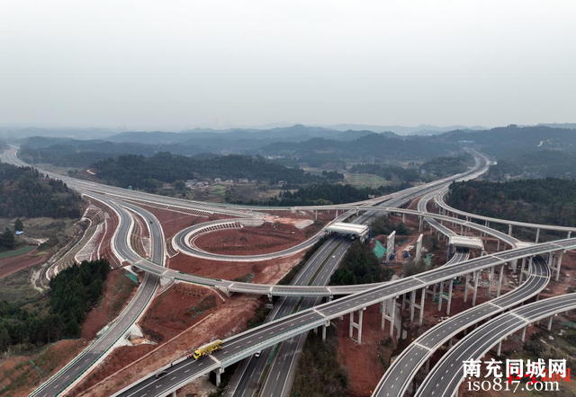 12月31日24时 四川南充过境高速公路（东北段）通车试运营-2.jpg