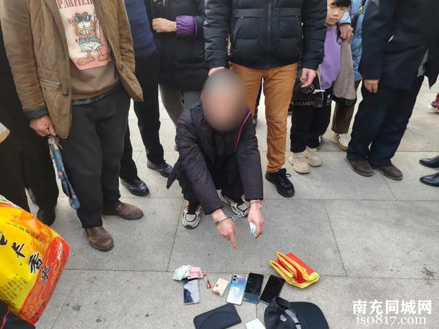 人赃并获！西充警方抓获2名扒手-4.jpg