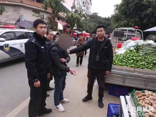 人赃并获！西充警方抓获2名扒手-3.jpg