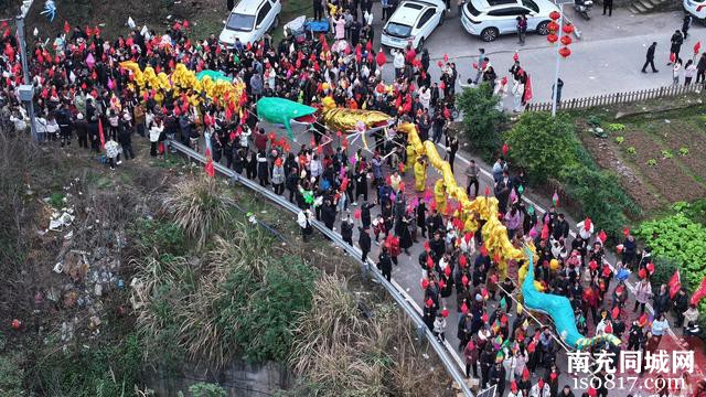 C视觉丨四川南充：古老神秘“蛴蟆节”万人点灯祈福  场面壮观-3.jpg