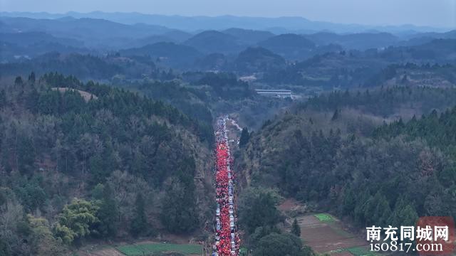 C视觉丨四川南充：古老神秘“蛴蟆节”万人点灯祈福  场面壮观-4.jpg