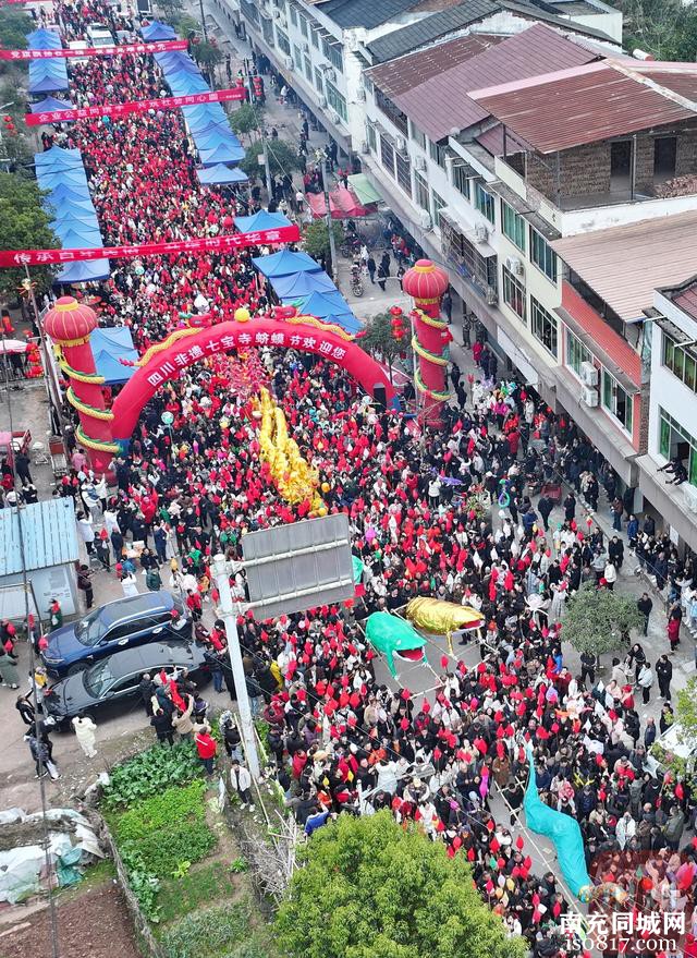 C视觉丨四川南充：古老神秘“蛴蟆节”万人点灯祈福  场面壮观-9.jpg