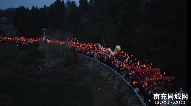 直击四川南充多地正月十四“蛴蟆节” ，看非遗民俗的年味新狂欢 | 非遗春节-3.jpg