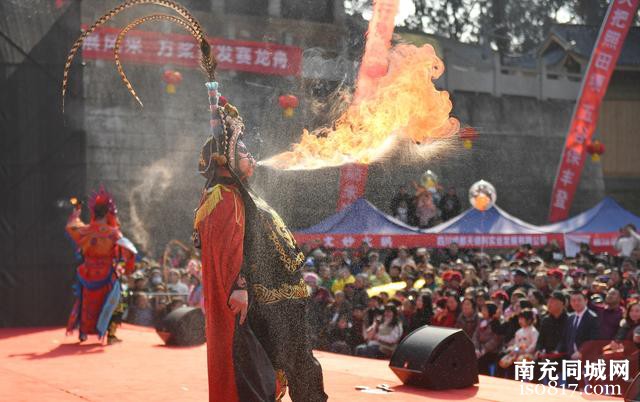 C视觉丨四川南充：多彩民俗闹元宵   居民乐享视听盛宴-13.jpg