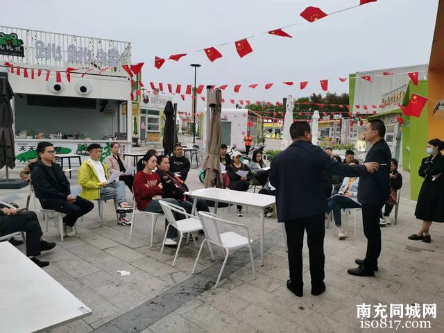 嘉陵区市监局：为网红景点“黄金江岸”美食保驾护航 --3.jpg