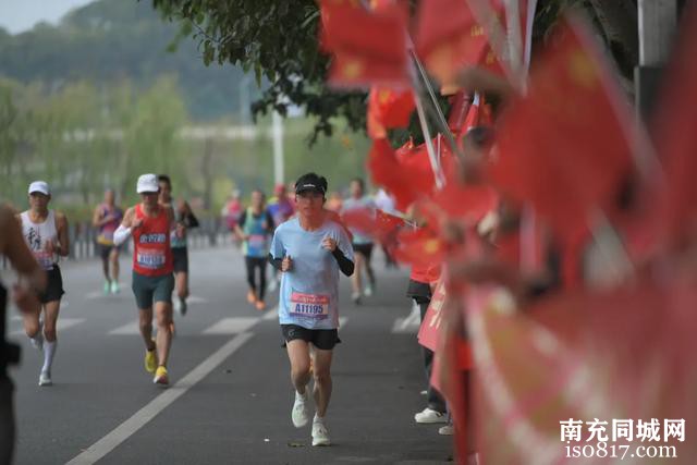 今天，阆中2.2万人齐跑！最先到的是他们……-3.jpg