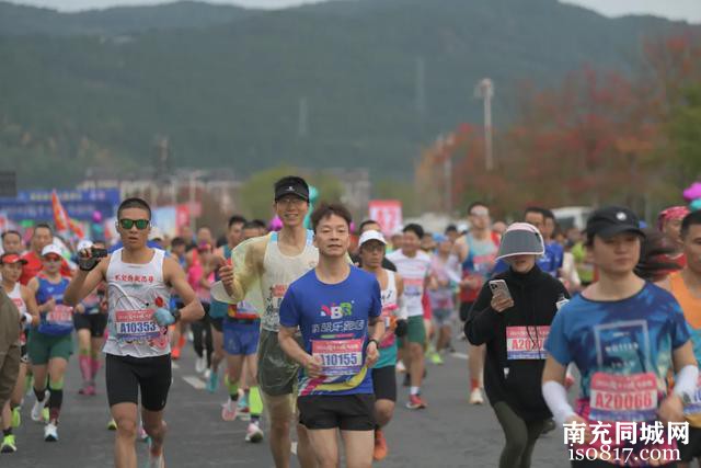 今天，阆中2.2万人齐跑！最先到的是他们……-2.jpg