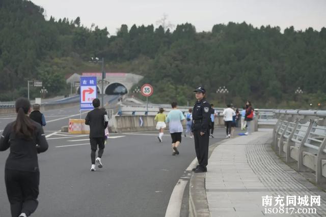 今天，阆中2.2万人齐跑！最先到的是他们……-25.jpg