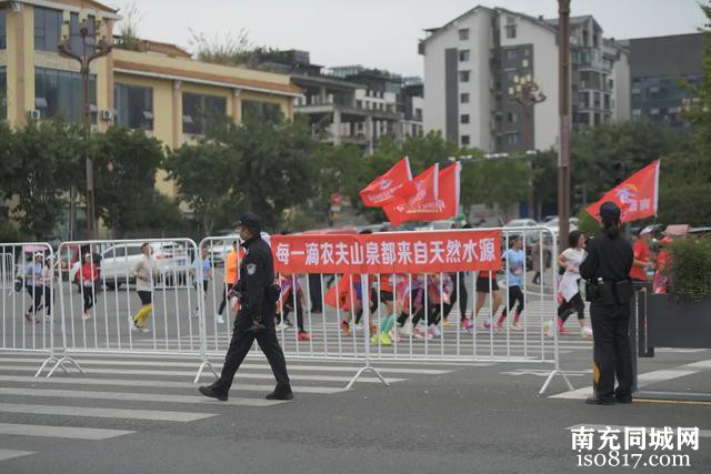 今天，阆中2.2万人齐跑！最先到的是他们……-38.jpg