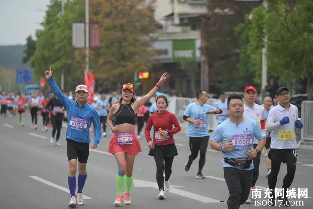 今天，阆中2.2万人齐跑！最先到的是他们……-39.jpg