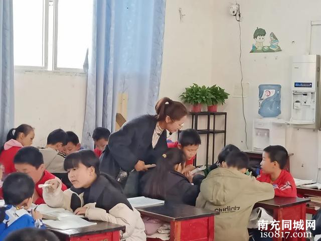 高坪区实验小学举行第三届“教学开放周”活动-2.jpg