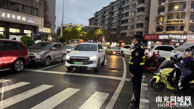 中城街道：吹响缓堵保畅“集结号” 畅通校园周边道路“大动脉”-3.jpg