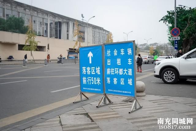 南充公安交警：区域道路“微手术” ，多措并举“保就医”-2.jpg