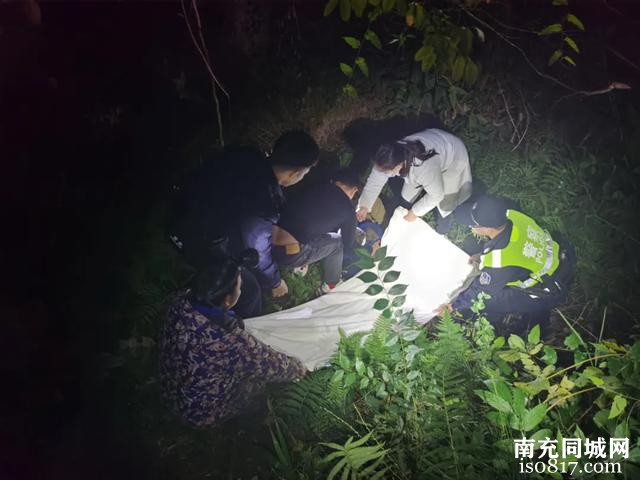 仪陇：寒夜温情救援，警徽守护平安-3.jpg