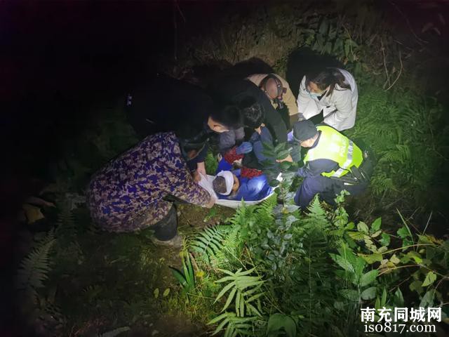 仪陇：寒夜温情救援，警徽守护平安-4.jpg