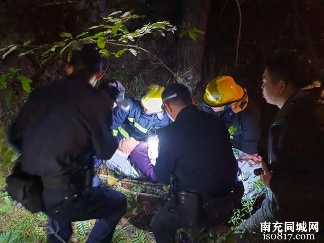 仪陇：寒夜温情救援，警徽守护平安-8.jpg