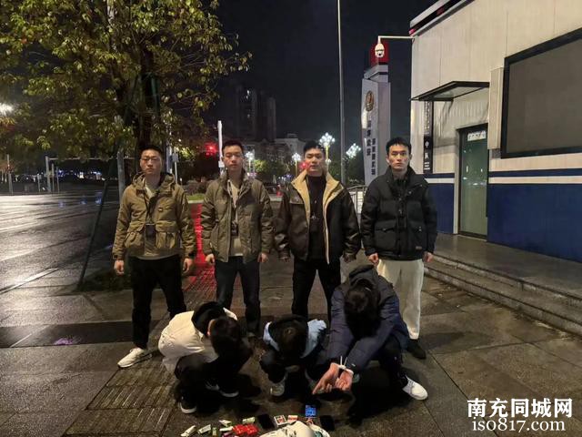 跨市作案！凌晨，南充特警抓获3名前科男-1.jpg