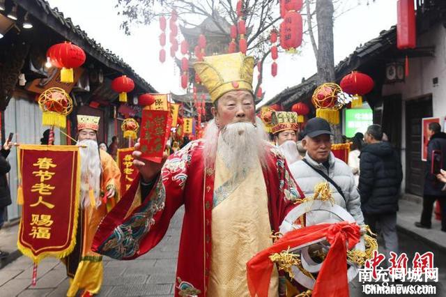 万人同品腊八粥 四川阆中“年味”浓郁飘香四溢-2.jpg