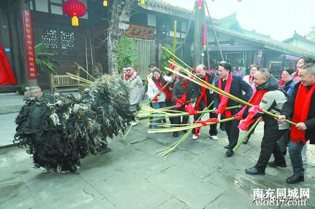 阆中举行活态春节习俗展示活动还原春节习俗 弘扬春节文化-7.jpg