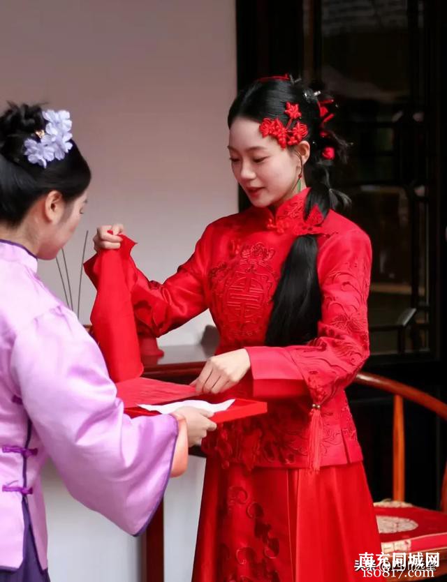 仪陇县第二届沉浸式婚恋文化艺术节暨客家婚俗文化展演活动开幕-14.jpg