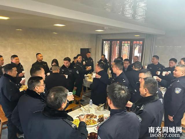 真香警告！快来看看阆中公安的“警味”年夜饭-4.jpg