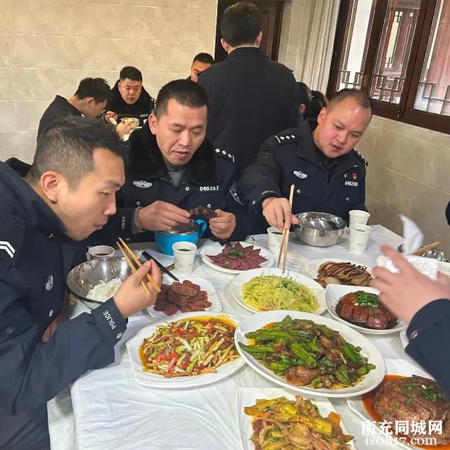 真香警告！快来看看阆中公安的“警味”年夜饭-6.jpg