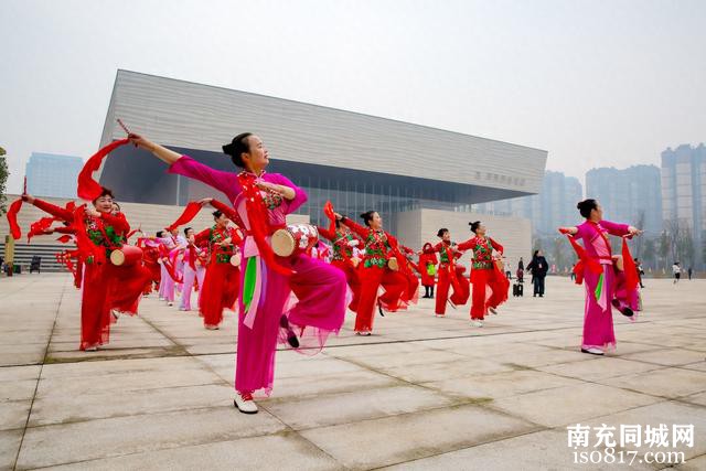 南充顺庆区：民俗巡游贺新春 文化盛宴送祝福-1.jpg