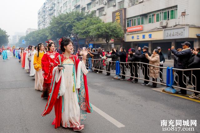 南充顺庆区：民俗巡游贺新春 文化盛宴送祝福-10.jpg