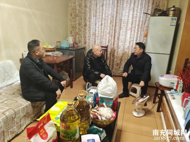 广元市利州区嘉陵街道：走访慰问传温情，情暖民心保平安-2.jpg