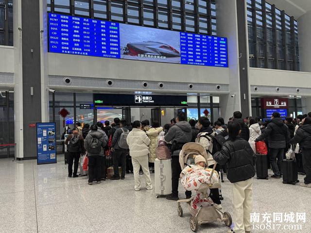 新春走基层丨“高铁”开通后首个春节发送旅客超4万人次，仪陇跑出哪些新春“加速度”？-1.jpg