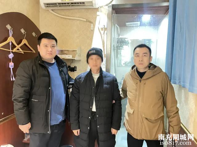 南充男子“顺手牵羊”盗走手机 民警快速破案擒贼追赃-2.jpg