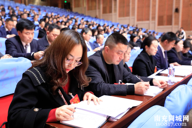 政协第七届南充市高坪区委员会第四次会议开幕-7.jpg