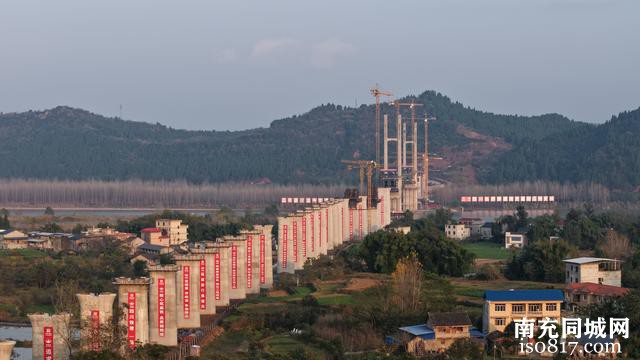 成达万高铁南充段：隧道和路基及桥梁桩基工程已接近尾声 预计将于2027年建成通车-1.jpg