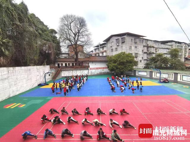 没有标准跑道如何锻炼两小时？四川阆中这所乡镇学校师生跑在“田野”里-3.jpg