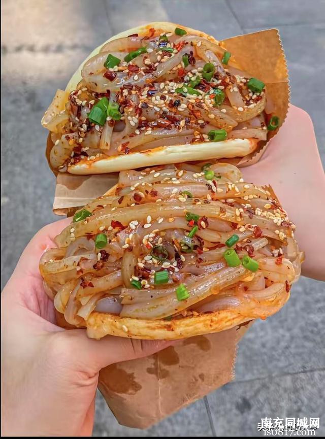 南充锅盔灌凉粉：一口酥脆，满嘴麻辣的川北风味-3.jpg